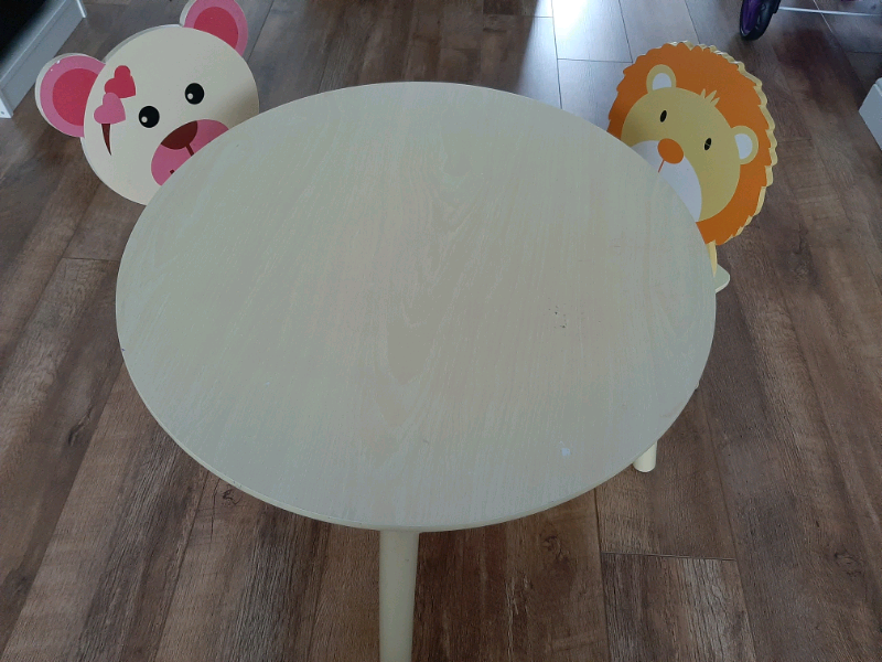 hobbycraft childrens table and chairs